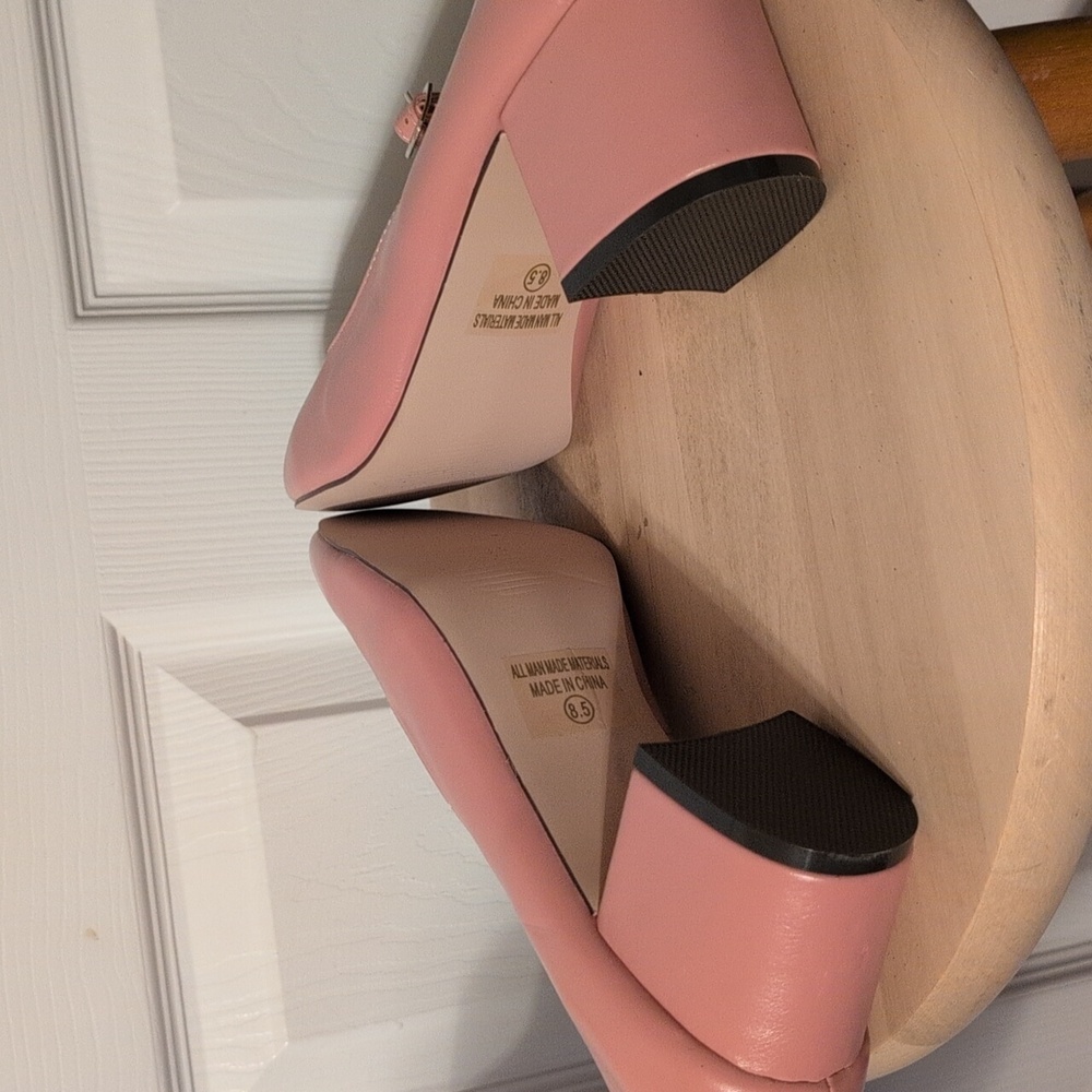 Shoes - Picture 3 of 4